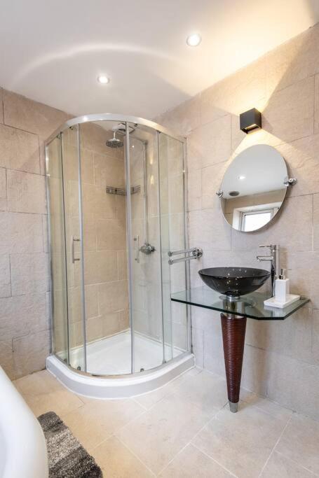 Windsor House 3 Bedrooms Sleeps 8 Manchester Dış mekan fotoğraf