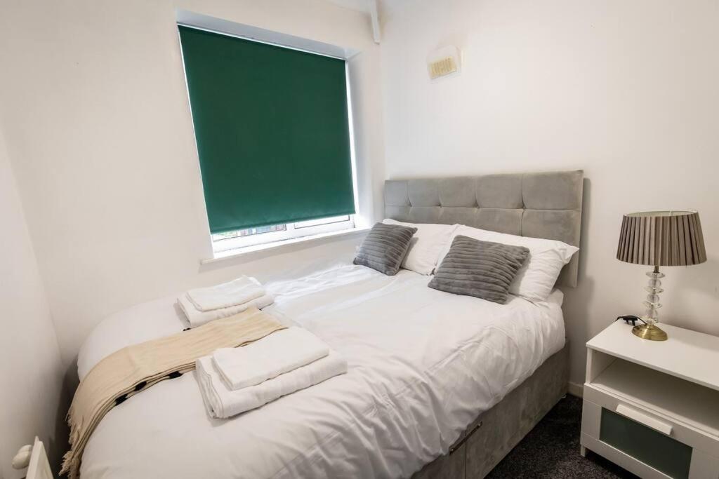Windsor House 3 Bedrooms Sleeps 8 Manchester Dış mekan fotoğraf