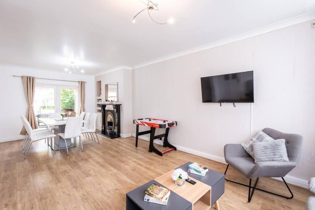 Windsor House 3 Bedrooms Sleeps 8 Manchester Dış mekan fotoğraf