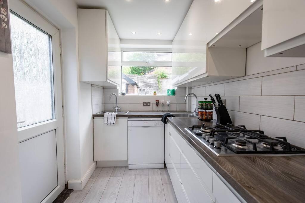 Windsor House 3 Bedrooms Sleeps 8 Manchester Dış mekan fotoğraf