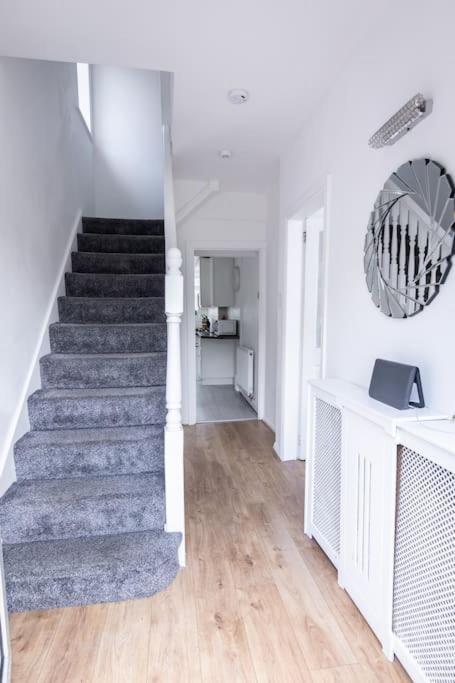 Windsor House 3 Bedrooms Sleeps 8 Manchester Dış mekan fotoğraf