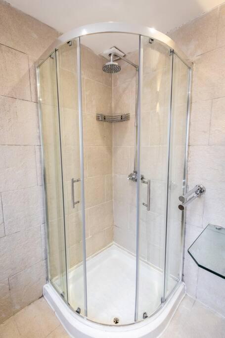 Windsor House 3 Bedrooms Sleeps 8 Manchester Dış mekan fotoğraf