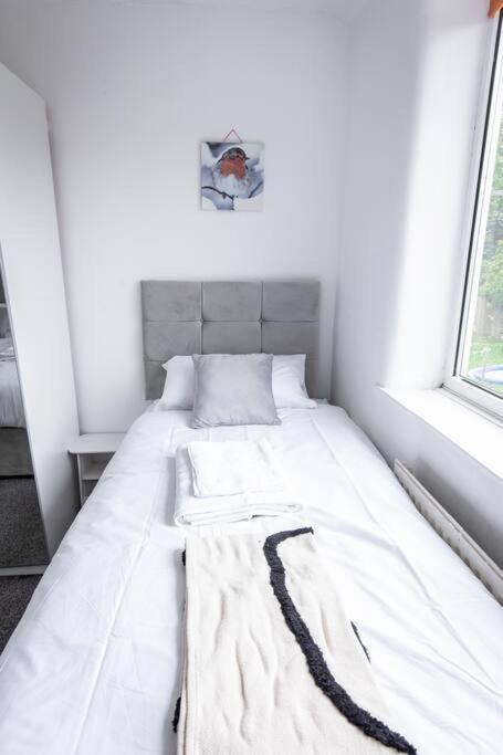 Windsor House 3 Bedrooms Sleeps 8 Manchester Dış mekan fotoğraf