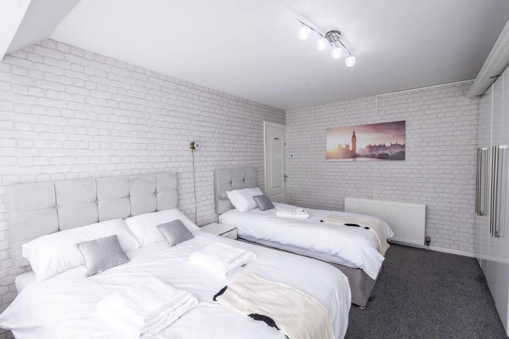 Windsor House 3 Bedrooms Sleeps 8 Manchester Dış mekan fotoğraf