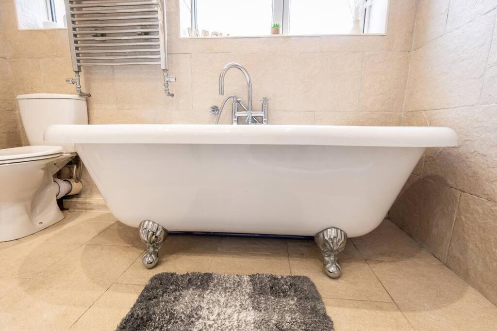 Windsor House 3 Bedrooms Sleeps 8 Manchester Dış mekan fotoğraf